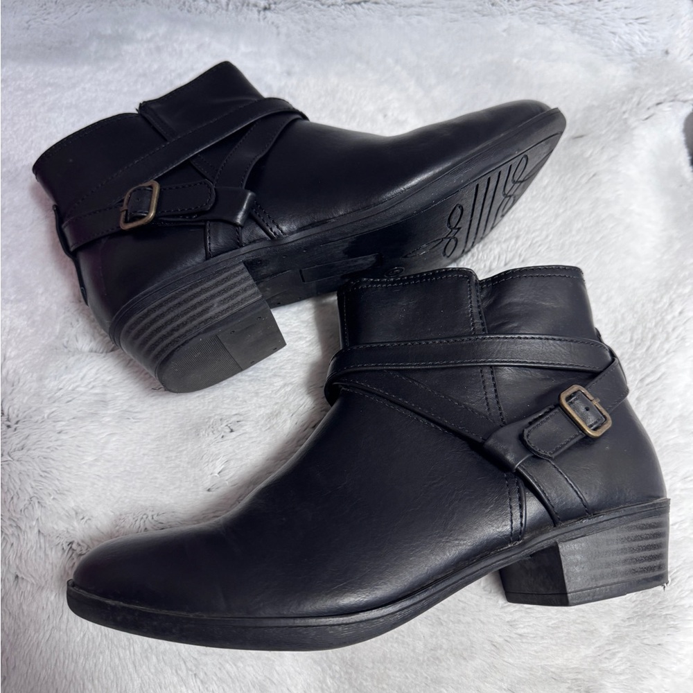 SO Memory Foam “Carisa” black boots~Size 5~New in box ($55)